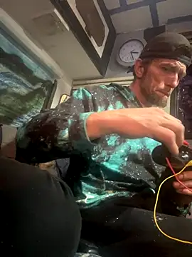 Snapshot of Followthepiper chatting on November 2, 2025, 9:22 am Followthepiper online show from November 2, 2025, 9:22 am