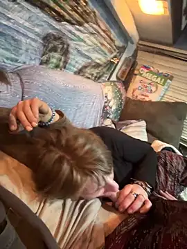 Snapshot of Followthepiper chatting on November 18, 2025, 12:27 am Followthepiper online show from November 18, 2025, 12:27 am