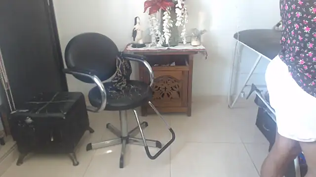 Snapshot of bardotbigcockts chatting on December 14, 2024, 12:44 pm bardotbigcockts online show from December 14, 2024, 12:44 pm