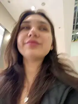 QuitieLia online show from December 23, 2024, 3:12 pm