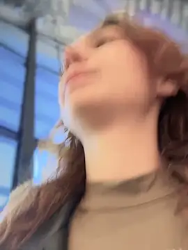 QuitieLia online show from October 4, 2025, 8:23 am