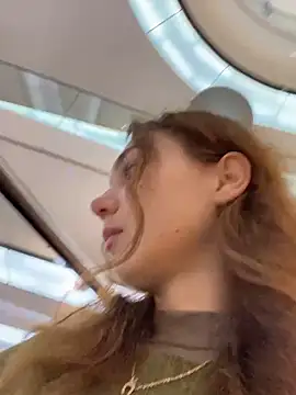 QuitieLia online show from October 30, 2025, 8:27 am