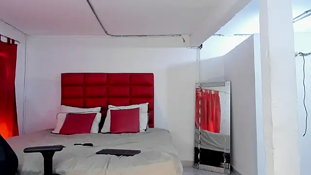 Snapshot of LyonGallego_ chatting on December 15, 2025, 3:27 pm LyonGallego online show from December 15, 2025, 3:27 pm