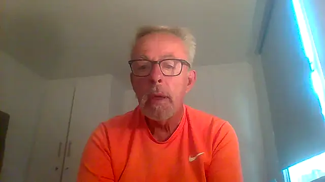 tuggy59 online show from September 22, 2025, 4:58 am