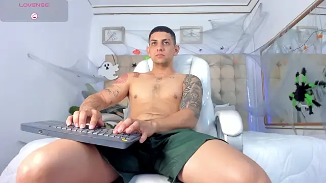 Alex cute77 online show from October 21, 2025, 12:17 pm