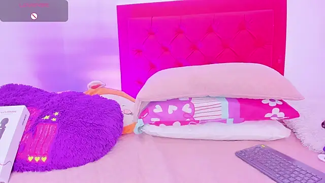 Snapshot of Sofia_Girl_ chatting on December 12, 2024, 6:47 am Sofia Girl online show from December 12, 2024, 6:47 am