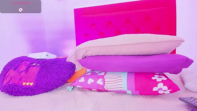 Snapshot of Sofia_Girl_ chatting on December 14, 2024, 6:56 am Sofia Girl online show from December 14, 2024, 6:56 am