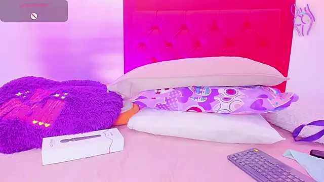 Snapshot of Sofia_Girl_ chatting on December 15, 2024, 7:46 am Sofia Girl online show from December 15, 2024, 7:46 am