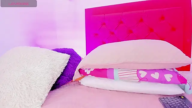 Snapshot of Sofia_Girl_ chatting on December 21, 2024, 7:45 am Sofia Girl online show from December 21, 2024, 7:45 am