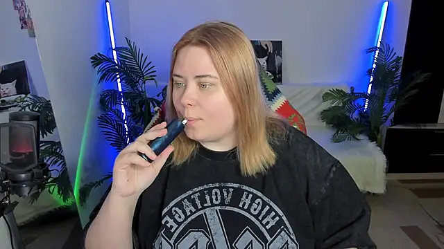 Akemi BBW online show from February 25, 2025, 6:20 pm