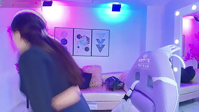 Isa reel online show from October 17, 2025, 7:38 pm