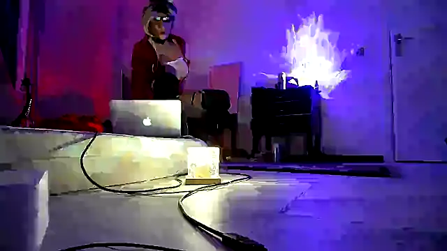 Snapshot of CharlotteVixxens chatting on February 12, 2025, 9:22 pm CharlotteVixxens online show from February 12, 2025, 9:22 pm