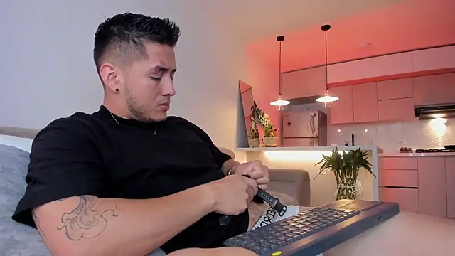 Snapshot of Chriskyle_ chatting on December 5, 2024, 1:28 pm Chriskyle  online show from December 5, 2024, 1:28 pm