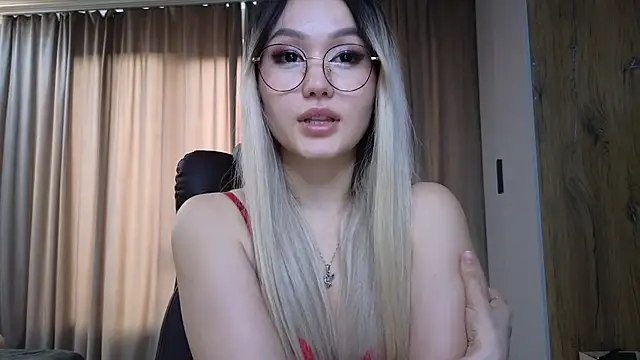 Snapshot of LiaChoi chatting on March 14, 2025, 1:59 am LiaChoi online show from March 14, 2025, 1:59 am