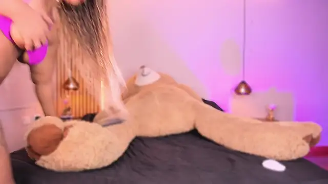 mary kisses online show from October 18, 2025, 9:15 pm