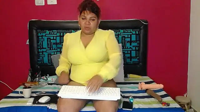 karolhot916 online show from November 5, 2025, 2:44 am