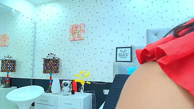 JulietaReyess online show from February 10, 2025, 2:48 pm