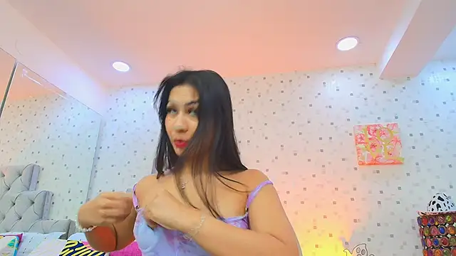 JulietaReyess online show from October 4, 2025, 11:52 am