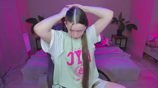 HelloRoxy online show from December 18, 2024, 6:25 pm