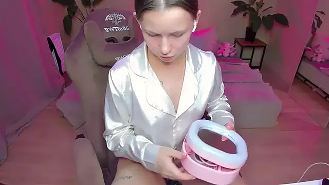 HelloRoxy online show from December 26, 2024, 2:12 am