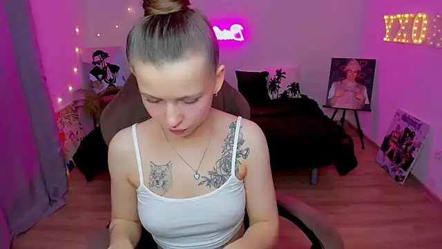 HelloRoxy online show from November 3, 2025, 7:15 pm