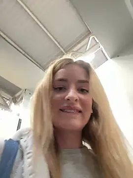 EvieEvans online show from February 19, 2025, 3:49 pm