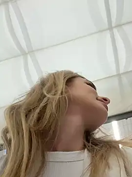 EvieEvans online show from March 11, 2025, 5:02 pm