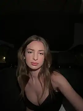 EvieEvans online show from November 4, 2025, 5:23 pm