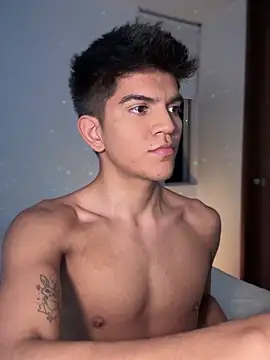 santiago 01 online show from February 7, 2025, 1:58 am