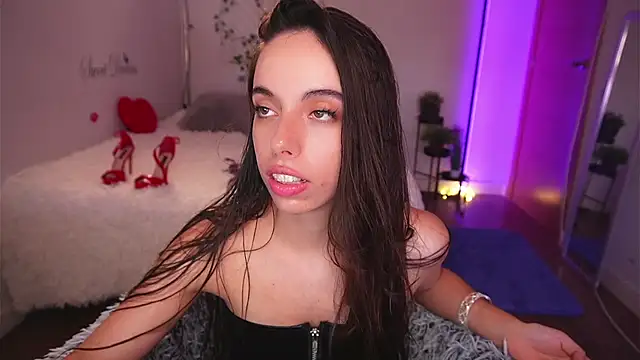 Snapshot of Dayna_Nebula chatting on September 20, 2025, 12:17 pm Dayna Nebula online show from September 20, 2025, 12:17 pm