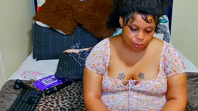 Snapshot of THESHORTQUEEN chatting on December 3, 2025, 9:46 pm THESHORTQUEEN online show from December 3, 2025, 9:46 pm