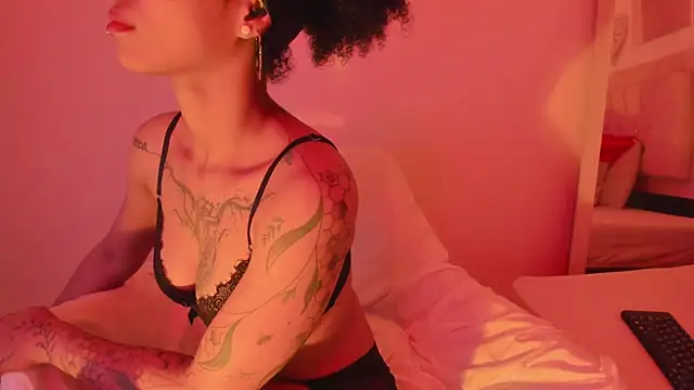 Snapshot of daiana_curly chatting on January 15, 2025, 3:07 pm daiana curly online show from January 15, 2025, 3:07 pm