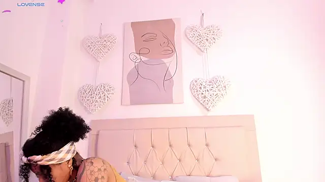 Snapshot of daiana_curly chatting on February 5, 2025, 2:37 pm daiana curly online show from February 5, 2025, 2:37 pm