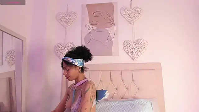 Snapshot of daiana_curly chatting on February 26, 2025, 12:58 pm daiana curly online show from February 26, 2025, 12:58 pm