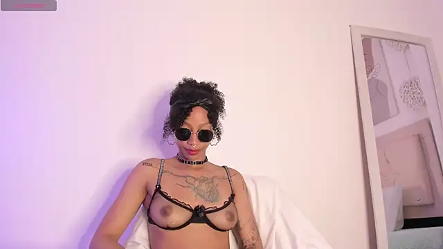 Snapshot of daiana_curly chatting on March 18, 2025, 2:26 pm daiana curly online show from March 18, 2025, 2:26 pm