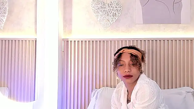 Snapshot of daiana_curly chatting on September 25, 2025, 8:01 pm daiana curly online show from September 25, 2025, 8:01 pm