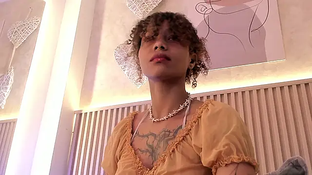 Snapshot of daiana_curly chatting on October 12, 2025, 8:08 pm daiana curly online show from October 12, 2025, 8:08 pm