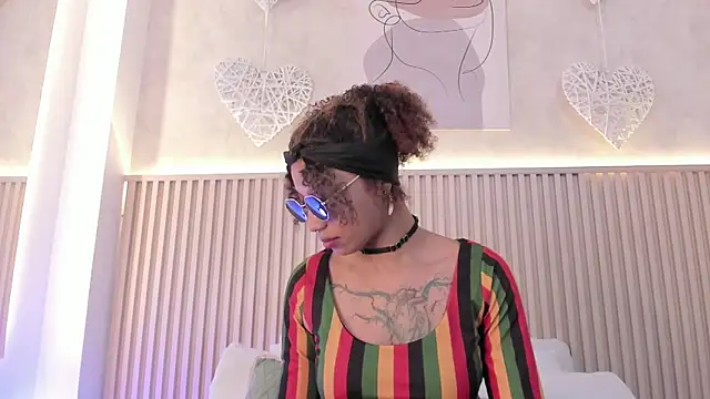 daiana curly online show from October 26, 2025, 8:37 pm