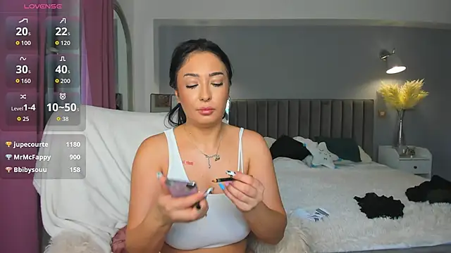 Snapshot of Awesome_Jolie chatting on October 12, 2025, 8:13 am Awesome Jolie online show from October 12, 2025, 8:13 am