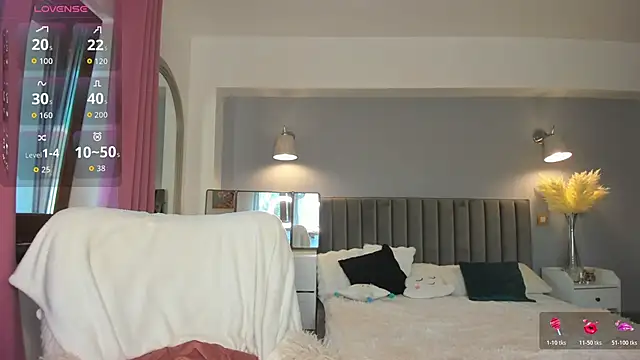 Snapshot of Awesome_Jolie chatting on October 31, 2025, 8:04 am Awesome Jolie online show from October 31, 2025, 8:04 am