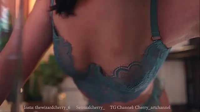 Miss beee online show from December 17, 2025, 11:55 pm