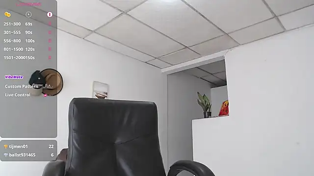 Snapshot of Aaronblack1_ chatting on September 12, 2025, 1:11 pm Aaronblack1 online show from September 12, 2025, 1:11 pm