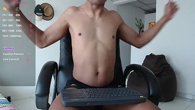 Snapshot of Aaronblack1_ chatting on September 15, 2025, 2:17 pm Aaronblack1 online show from September 15, 2025, 2:17 pm