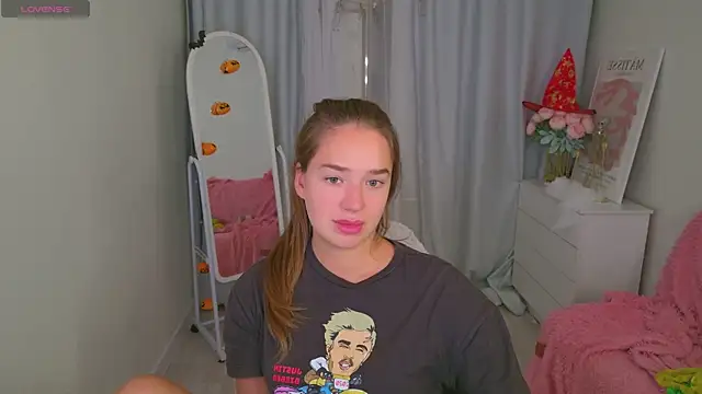 Snapshot of LovelyJessie chatting on October 28, 2025, 11:58 am LovelyJessie online show from October 28, 2025, 11:58 am