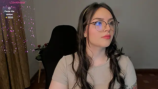 Snapshot of anaveleeez chatting on January 4, 2025, 1:21 am anaveleeez online show from January 4, 2025, 1:21 am