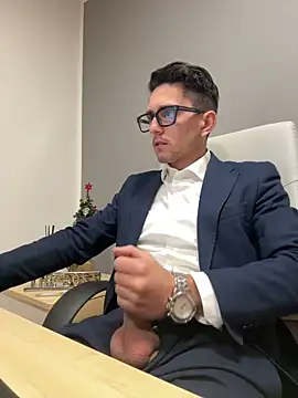 Snapshot of masterboss_ chatting on December 2, 2024, 12:40 pm masterboss online show from December 2, 2024, 12:40 pm