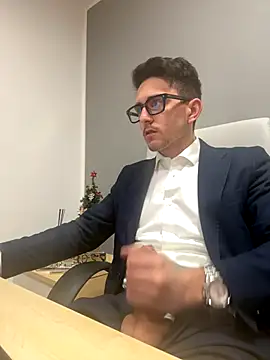 Snapshot of masterboss_ chatting on December 4, 2024, 7:56 pm masterboss online show from December 4, 2024, 7:56 pm