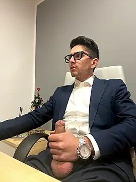 Snapshot of masterboss_ chatting on December 6, 2024, 12:38 pm masterboss online show from December 6, 2024, 12:38 pm