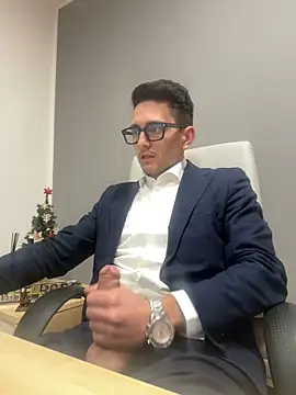 Snapshot of masterboss_ chatting on January 7, 2025, 1:03 pm masterboss online show from January 7, 2025, 1:03 pm