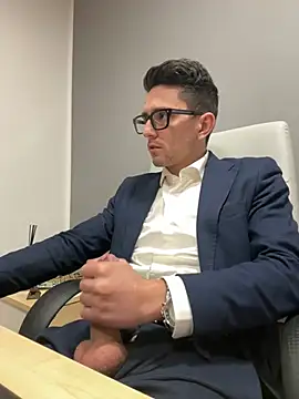 Snapshot of masterboss_ chatting on January 8, 2025, 12:47 pm masterboss online show from January 8, 2025, 12:47 pm